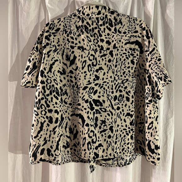 Nasty Gal Leopard Print V-Neck Button Blouse Top – Size 18 - Picture 2 of 4